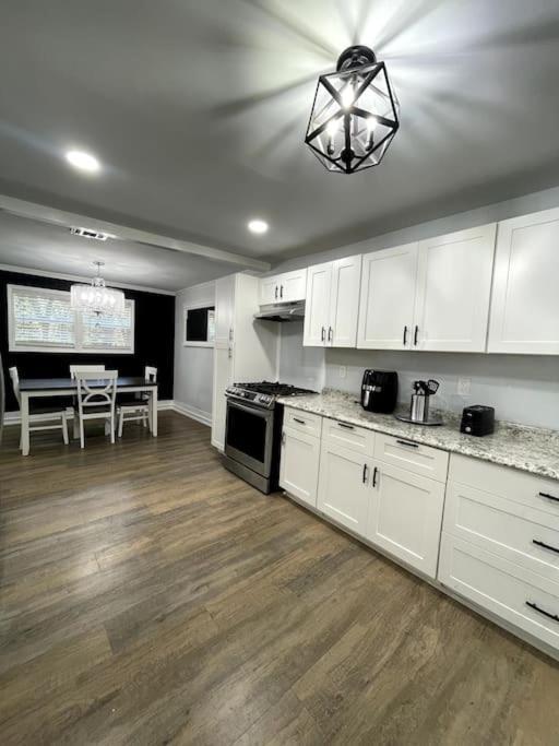 Holiday home Charming Bungalow Near Downtown *